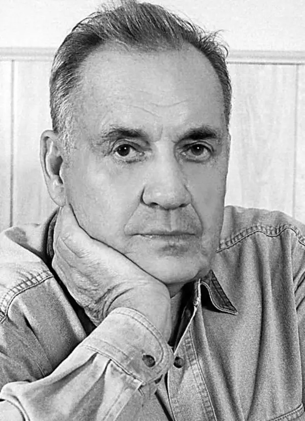 KapitanKenguru's tweet image. Эльдар Рязанов о России и правительстве

Один мой приятель давно-
давно, в 1960-м году,
сказал: «Страна большая - и будет гнить долго».
Он даже не представлял,
насколько точен будет этот
диагноз...