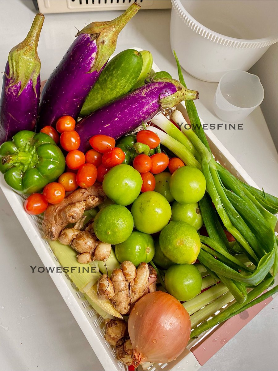 Yowesfine's tweet image. Dulu pernah super hemat, budget beli makan di warteg maksimal 30k/hari trus aku ended up malnutrisi 😭

Sekarang gamau lagi kayak gitu lagi.. jadi inilah meal prep ku setiap minggu, protein wajib melimpah. Budget belanja bulanan 1,5jt untuk SENDIRI 🥹