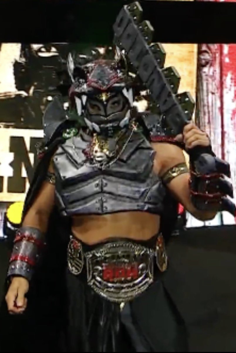 KXNGAO's tweet image. BANDIDO WAS DRESSED AS AZTEC BATMAN 🇲🇽🦇🔥🔥🔥🔥 #AEW #AEWDynamite