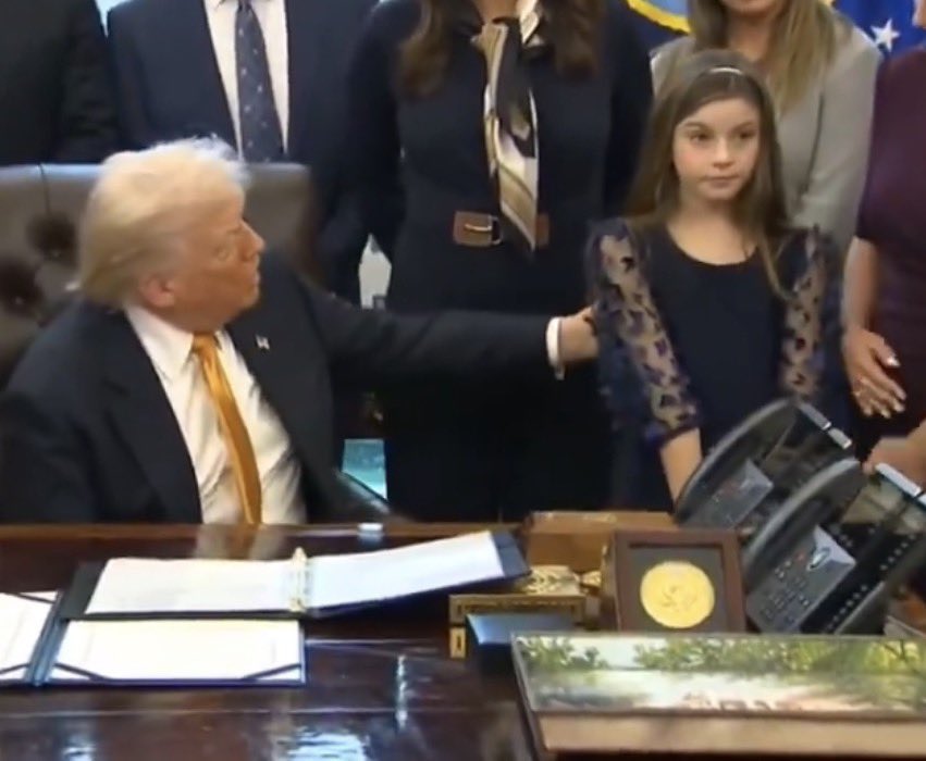 daviddunn177's tweet image. Bill Clinton wants all of the Epstein files released without redactions.

Donald Trump does not.