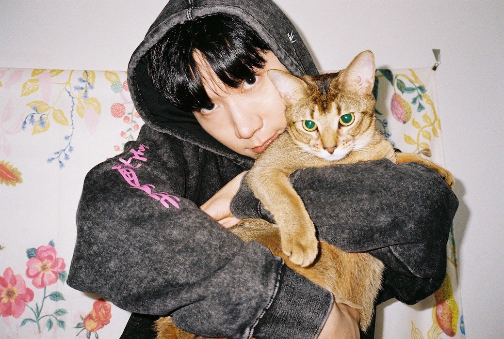 멤버들 고영강쥐랑 복작복작 살고 자기만의 공간이랄게 한정된상황속에서도 가장 텐다운 공간에서 무수한 영감을 펼치던 모습들을 사랑했어 

리프리젠트 ~ pmn 시기를 사랑하는 사람들의 모임