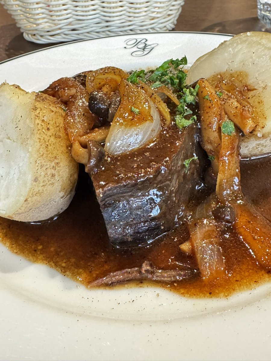 onzoooo's tweet image. 日替わりランチ
北海道産蝦夷鹿の赤ワイン煮
牛蒡のポタージュ
自家製パン

#BrasserieGyoran