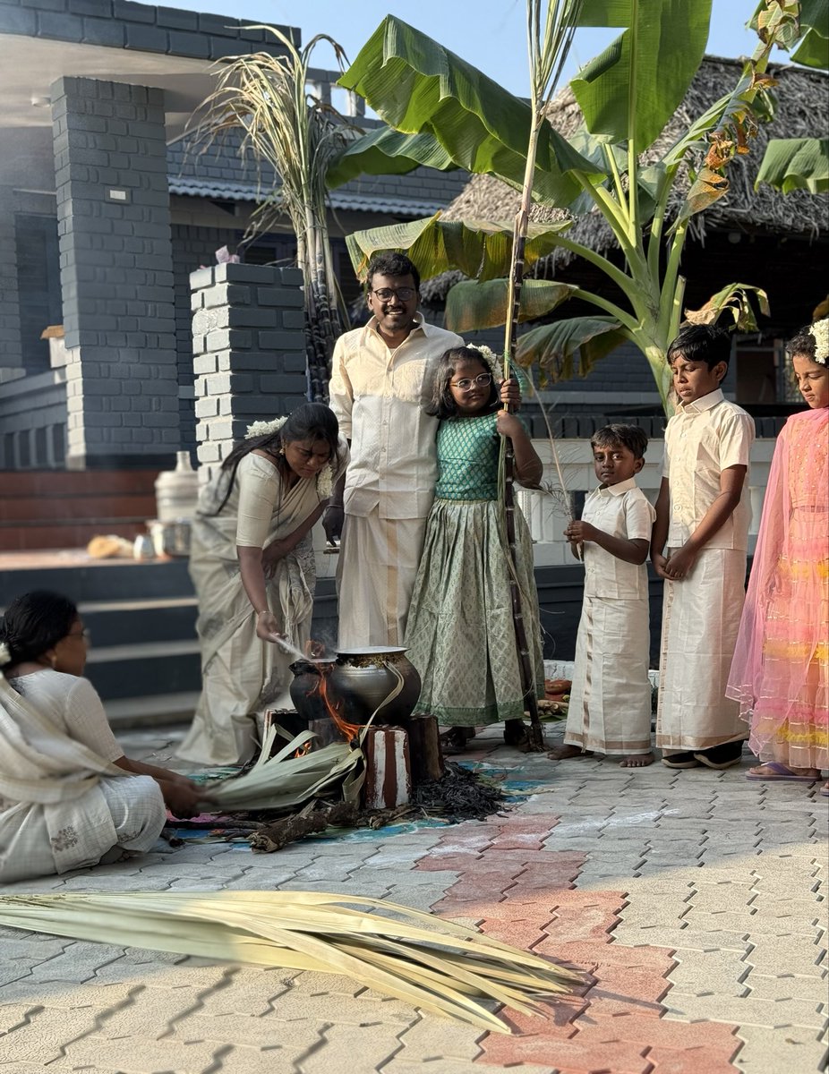 அனைவருக்கும் என் தமிழர் திருநாள் நல் வாழ்த்துக்கள். சமத்துவமும் சகோதரத்துவமும் உள்ளமெங்கும் பொங்கி இதயத்தில் பேரன்பு நிறையட்டும் . மகிழ்ந்திருப்போம் ❤️💐 #HappyPongal2026