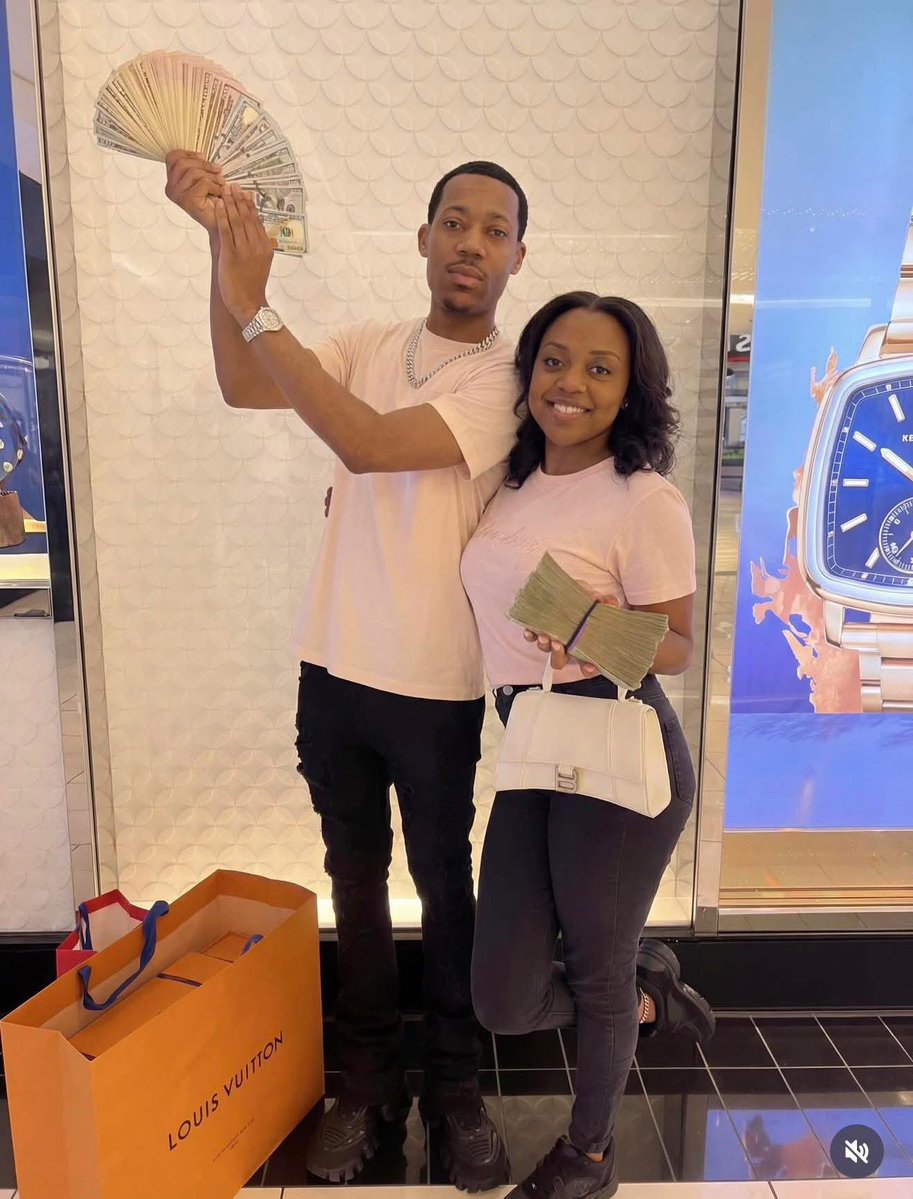 layxsnv's tweet image. Pop yo shit Chris , they Hate that😭