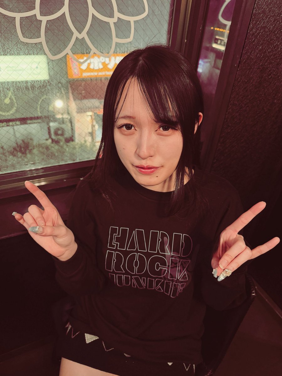 しおり 22

・好きなバンド
甘い暴力
Royz
DEZERT

・あなたにとってロックとは？
破滅への衝動

#ハードロックジャンキー
#hardrockjunkie
#ロックt  #ロックtシャツ #ロックtコーデ
#ロック #ロック好き #ロック好きと繋がりたい #ロックンロール #ハードロック #メタル

shop.hardrockjunkie.com