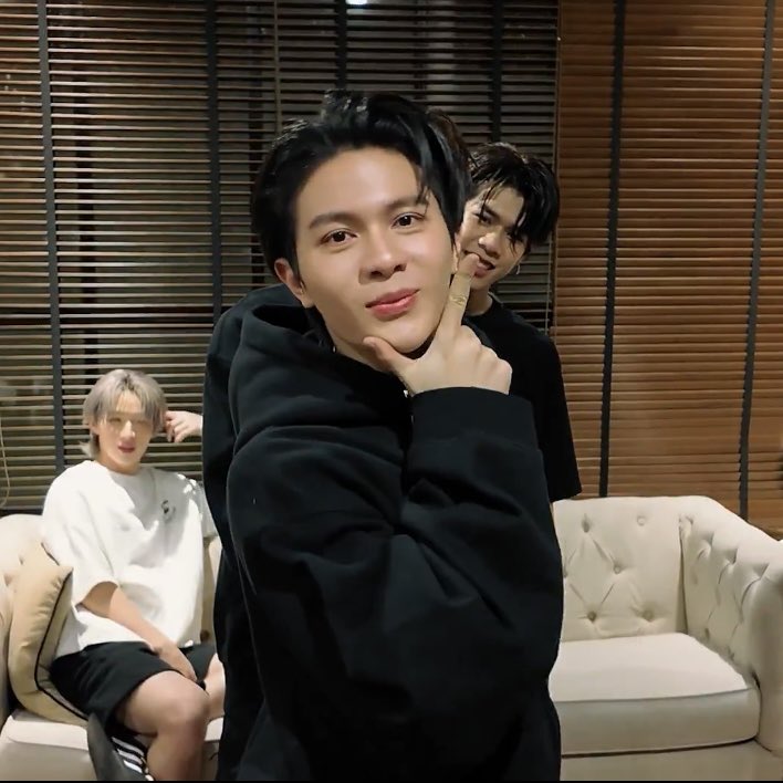 pi.pp•?•🍡✨ (@aikomiii) on Twitter photo 