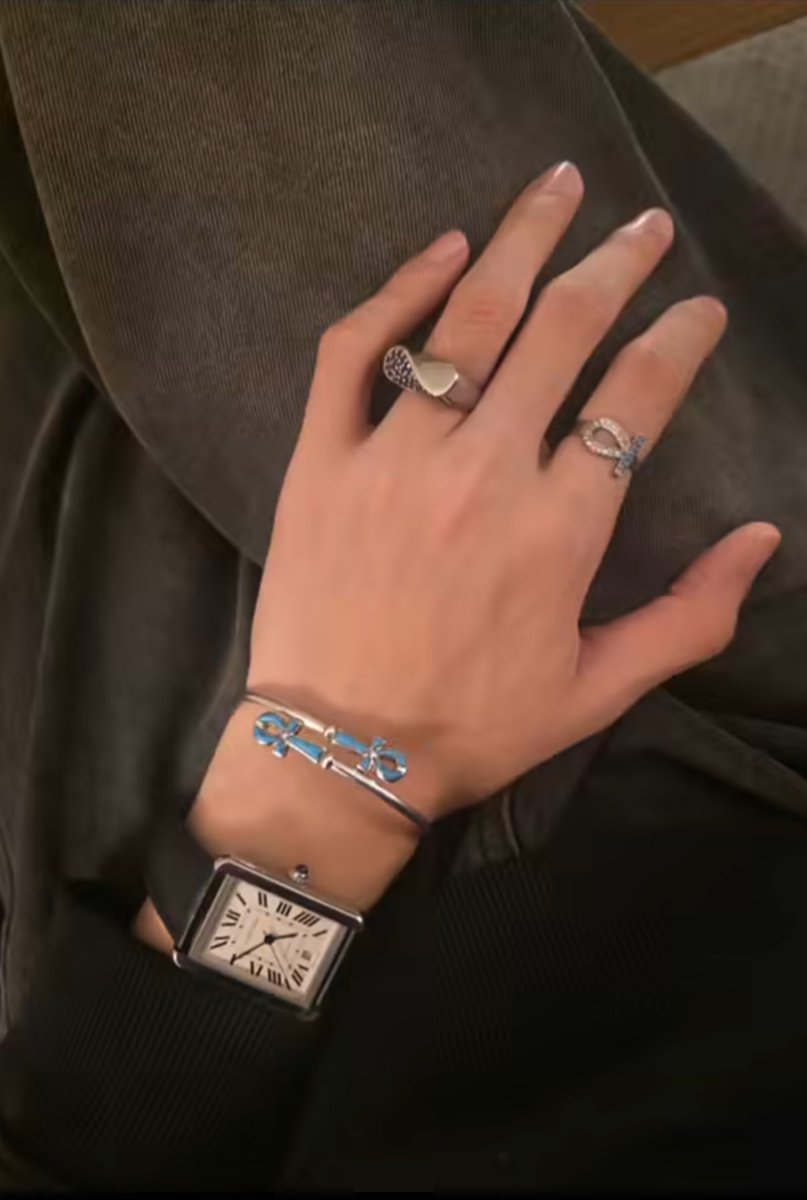 tawaninsunday's tweet image. มือน่ารักจัง สกายนิ้วสวยมากกก 😭😭😭😭😭🤲🏻🤲🏻