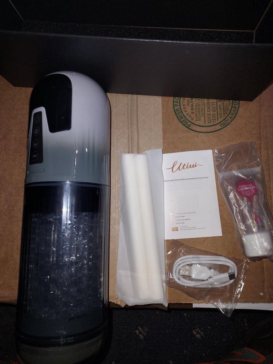 AdsUtimi's tweet photo. @Utimi_2014 shipping box is brown. Open it up, and you’ll find a sleek black inner box. No labels that hint at adult toys at all. :) >>> https://t.co/h6bZhqSi37
#utimi #stroker https://t.co/hcYNzItP8K