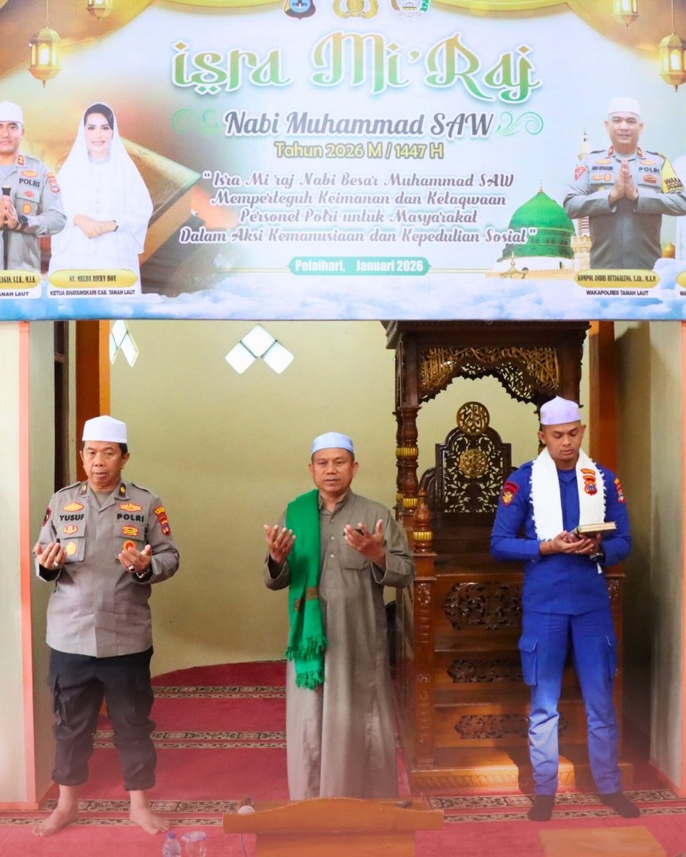 LautHumas's tweet image. Polres Tanah Laut menggelar peringatan Isra Mi’raj Nabi Muhammad SAW Tahun 2026 M/1447 H yang bertempat di Masjid Nuruddin Mapolres Tanah Laut, Kamis (15/1). Kegiatan keagamaan ini diikuti dengan khidmat oleh seluruh jajaran Polres Tanah Laut.