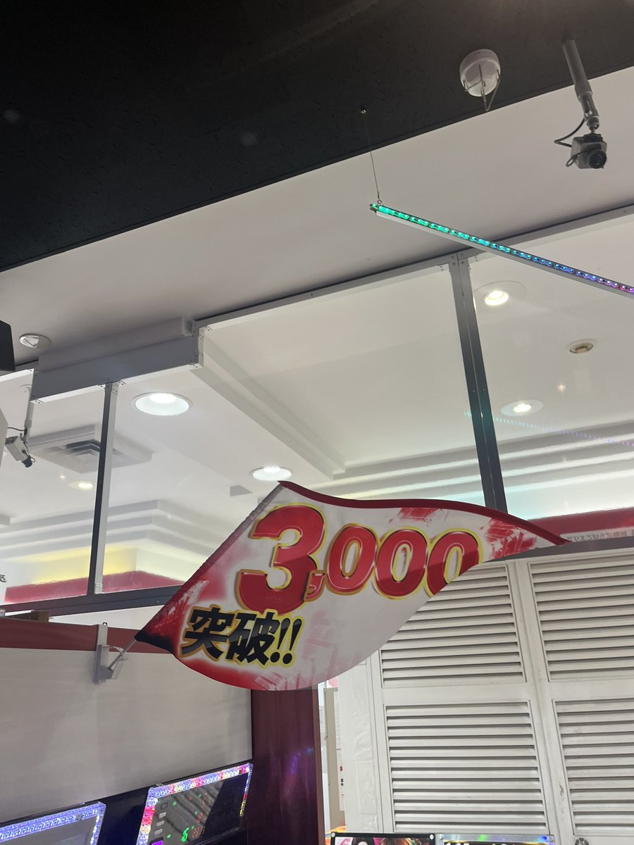 お昼過ぎまして、店内ですが各ジャグラー機種からREG確率良さそうな台