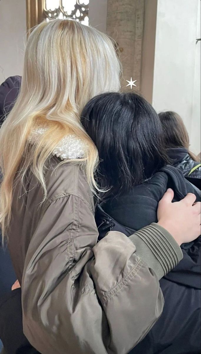 docildes's tweet image. aniversário do meu ray mitudo maria vai com as outras te amo muito o textinho fica pra amanhã porque tô acabada de sonoh