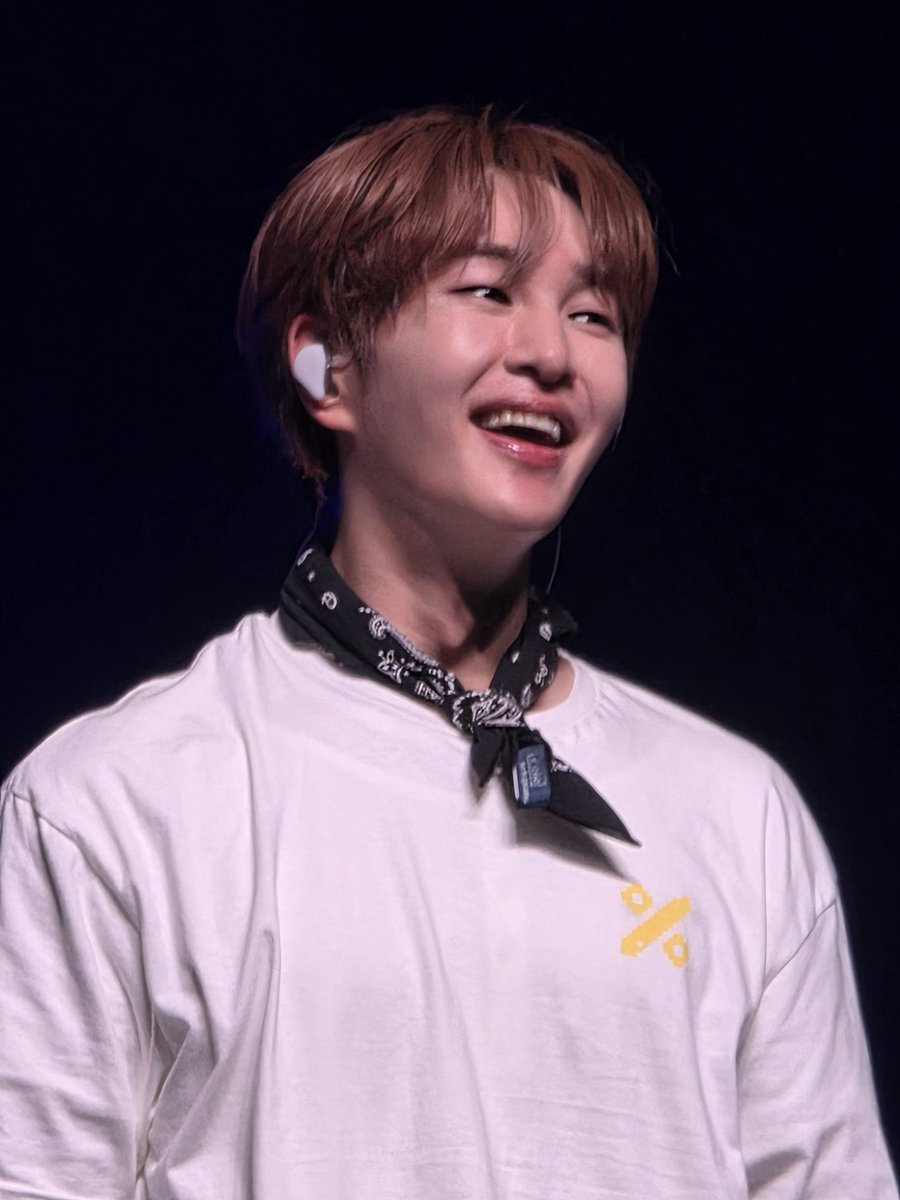 leejinkey's tweet image. oh wow goodmorning sunshine who rock climbed a day before this? 😩🤲🏼

#ONEW #온유 #ONEW_THE_LIVE_PERCENT_CHICAGO