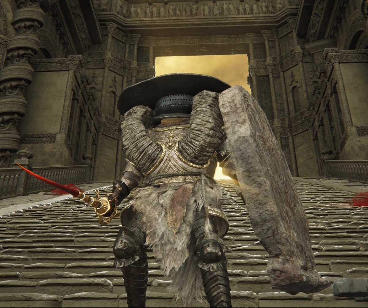 kisaki_mikado's tweet image. 【エルデンリングBefore/After】

←本編ラスボス倒した時のおれ

　　　　DLCラスボス倒した時のおれ→