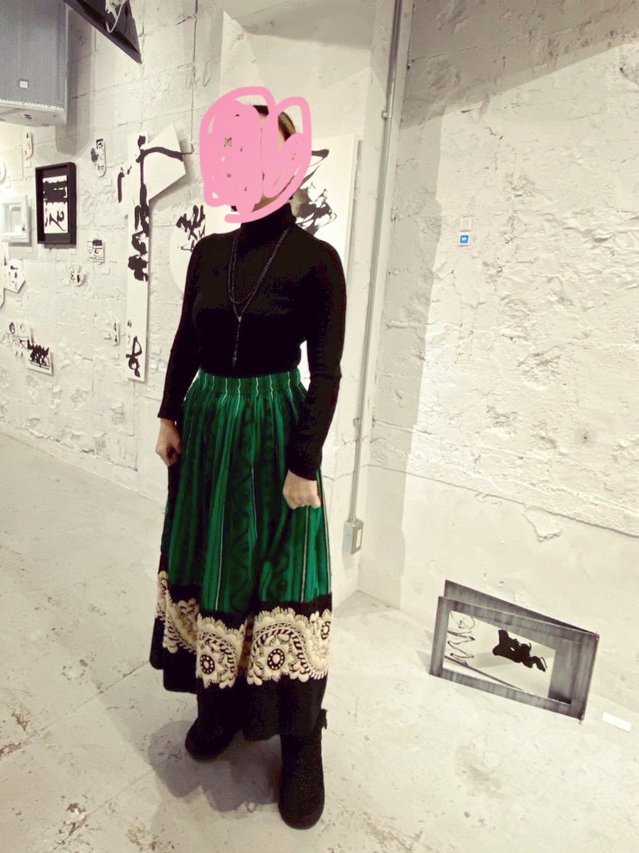 outauni's tweet image. 🍒「Cherry Coke mini」(85)🍒

上着はsupremeリメイクの日

・黒タートル/ UNIQLO…？かな？
・ウールスカート/ vintage
・キラキラつきムートンブーツ/ ugg
・マトリョーシカピアス/ handmade
・長ーいロザリオ/ vintage
・ニットバッグ/ 旗の台猫の店

#cherrycoke #outauni #おおたうに