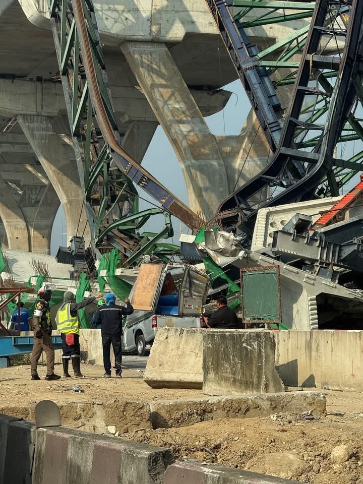 BREAKING: เกิดเหตุเครนถล่ม ถนนพระราม 2 เมื่อเวลา 09.15 น. วันที่ 15 มกราคม 69

เบื้องต้นรับแจ้งมีรถ 2 คันถูกทับ พบมีประชาชน 2 รายที่ติดอยู่ในรถยนต์ ขณะนี้เจ้าหน้าที่อยู่ระหว่างทำการเข้าช่วยเหลือ ￼

#เครนถล่ม #พระราม2