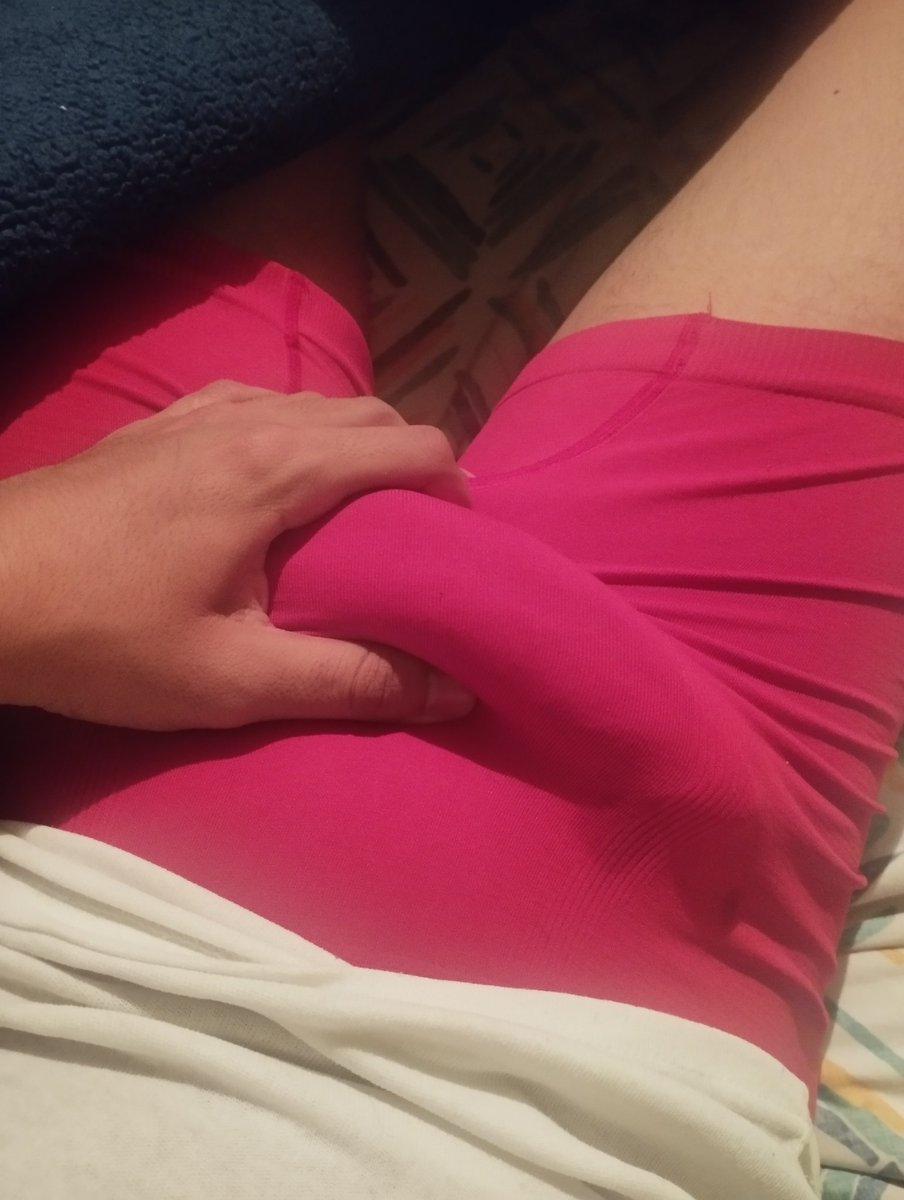 TEF1237's tweet image. Yes, because red is today's color ❤️💋
Why don't you come and open your belated New Year's gift, darling? 😏❤️

NSFW