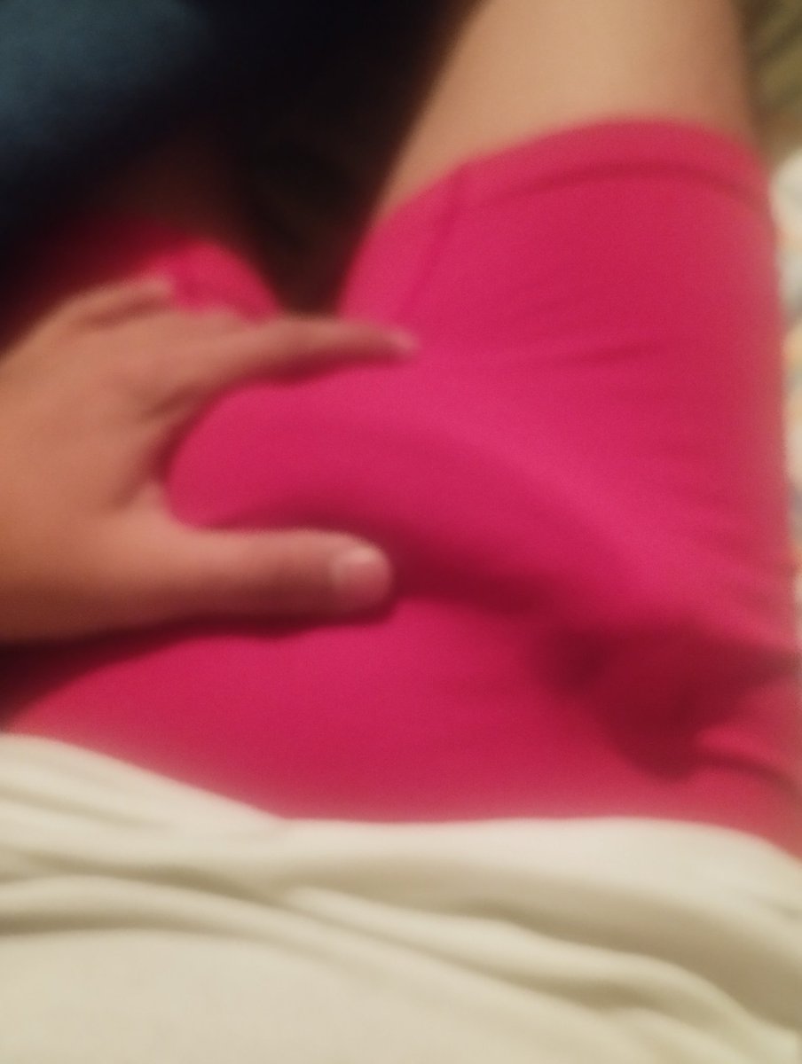 TEF1237's tweet image. Yes, because red is today's color ❤️💋
Why don't you come and open your belated New Year's gift, darling? 😏❤️

NSFW