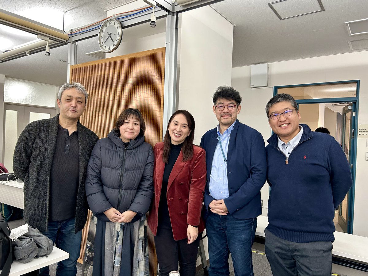 京都大学の大学院分野横断型講義のセミナーにお招きいただいて、講演会場にうかがうと、なんと！
Mission Possible・メルボルンの京都クルーが秘密で集まってくれ、私のセミナーに参加というサプライズ！
嬉しすぎる午後でした。Thank you🎀
<a href="/MISA17ayaka/">MISA</a>  <a href="/studiomyst/">村上　聡</a>  <a href="/MasaKawamukai/">Masa Kawamukai　川向正明【AIを使う人にはリベラルアーツ】</a>