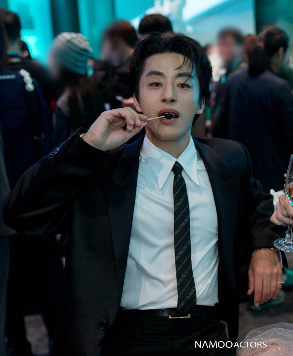 zatboong's tweet image. 정말감사하고
현상이형같다
립밤퍼포때문에한열다섯배쯤