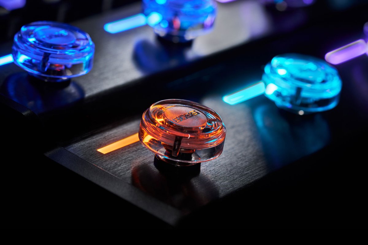 BOSS_jpn's tweet image. 【FSC-10 Footswitch Cap登場！】
FSC-10は、透明で強度の高いポリカーボネート素材を採用。LEDの透過性を高めスイッチの視認性をアップさせることにより、ステージ上でも照明の変化に影響されにくく安定したパフォーマンスが行えます。
#BOSS_jpn #FSC10 #BOSS新製品
boss.info/jp/products/fs…