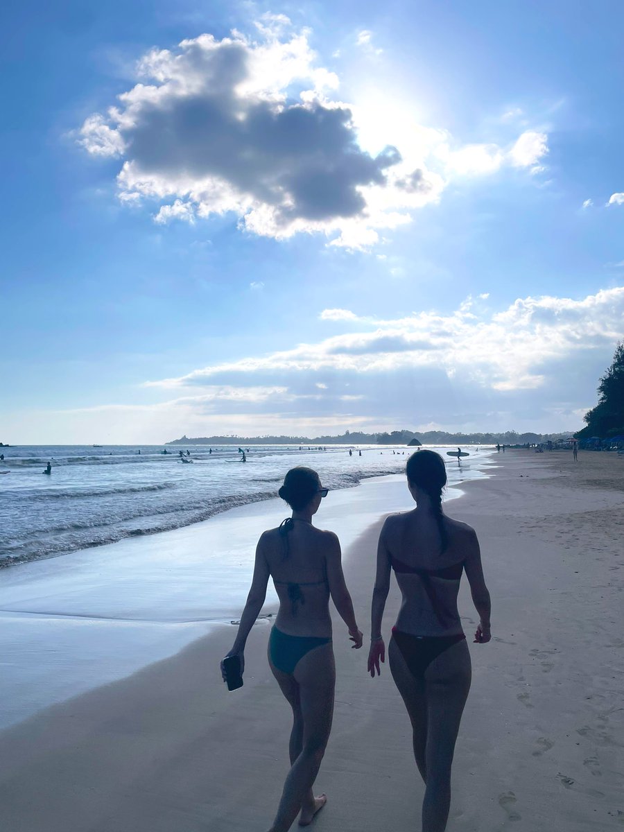 ImYokEsH's tweet image. Srilanka is amazing! 👌

Travelled 4 days via Colombo -Kandy - Bentota - Mirissa &amp;amp; weligama . Really impressed with their roads, rules &amp;amp; cleanliness. Roads are too clean, will take India atleast 20-30 years to achieve that!

Colombo can easily pips past any Indian metro cities!