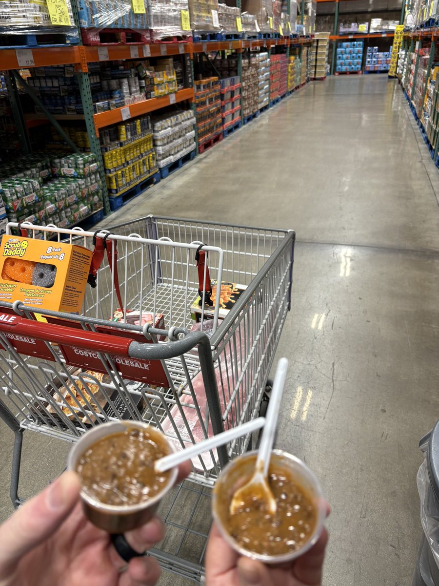 RealtyStacker's tweet image. Sons at gymnastics. Wifey and I having a date night at Costco 😆. I think I'll buy more $COST tomorrow.