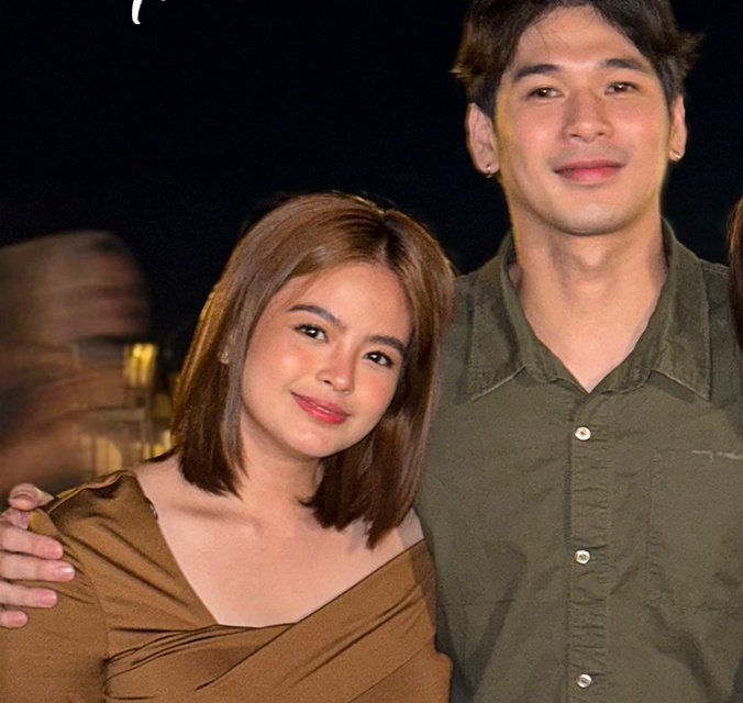 zsunlovre's tweet image. the difference between how he touched them. the hand manner?!?!? 😩💘