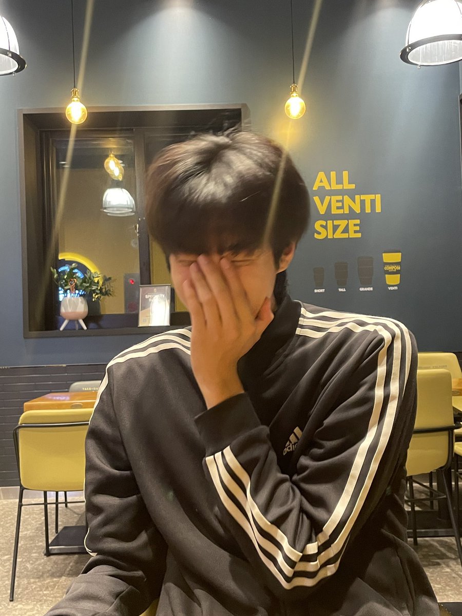 nixllll_'s tweet photo. 옛날옛적에 엄청잘나대고 밥개마니먹고 똔갸같이생긴 188남자아이한명이잇엇는데 기억하시는분 https://t.co/Bjki7xpulA