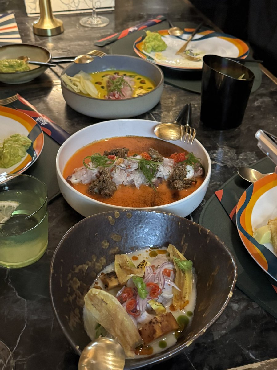koppunmaak's tweet photo. 持ち込み料2,500Bの店😅(もちろん持ち込んでない)
美味しいセビーチェが食べたくて行ったら5種類もあって、さすが！って感じ。
でも美味しいし、サービスもいいし、広くて素敵なレストランなのに、開店から帰る時まで、最後の方に1人の客が来ただけですっかり貸切状態だったんだけど、、、🥹 https://t.co/g80Fh2CByM