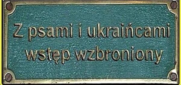 Только во всех вагонах этого поезда висела такая табличка: