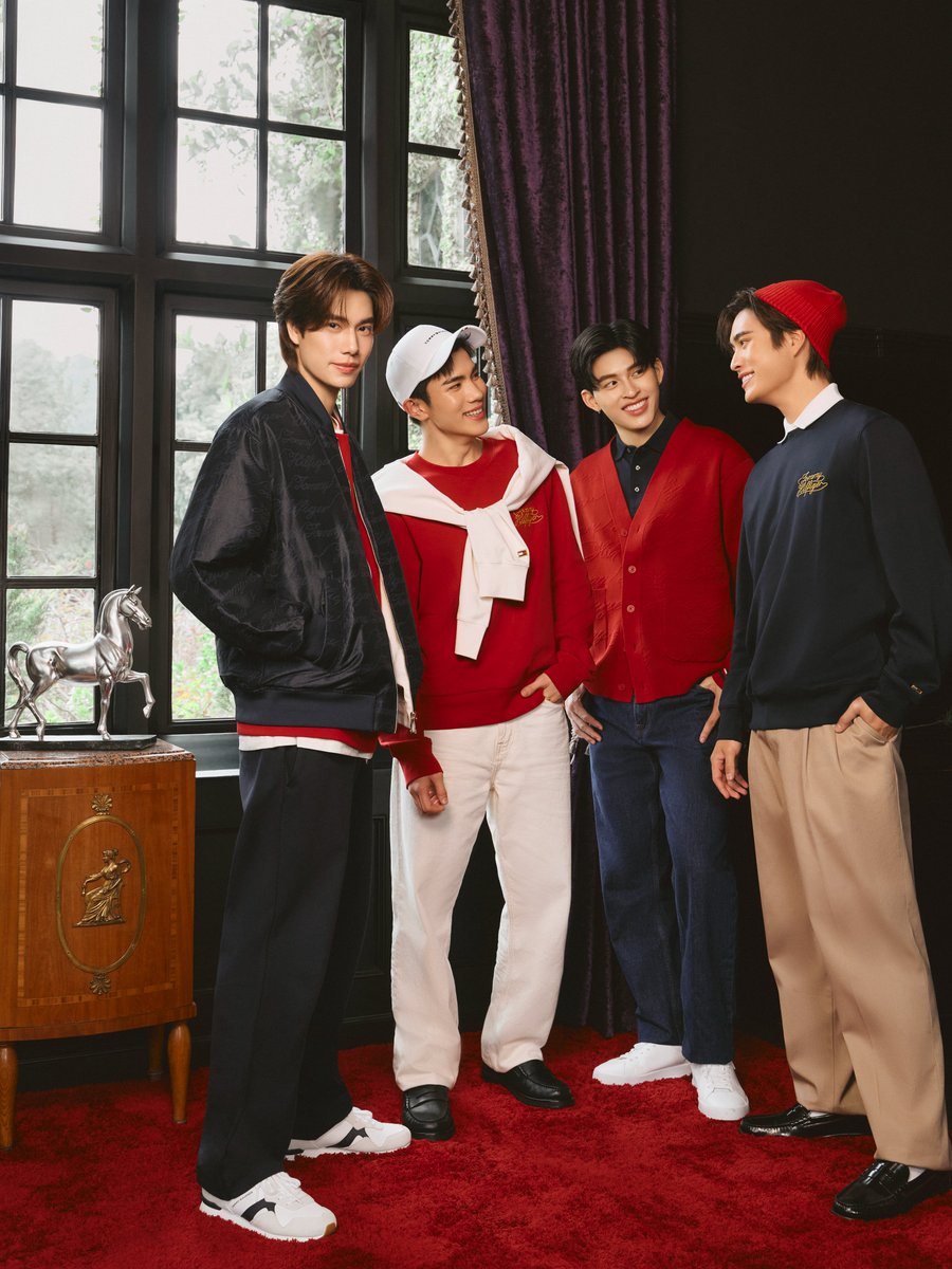 Tommy Hilfiger นำเสนอคอลเลคชั่นใหม่  ✨ Lunar New Year 2026 ผ่านการนำเสนอลุคอเมริกันเพรพจากแอมบาสเดอร์ 4 หนุ่มสุดฮอตของประเทศไทย ปอนด์ ณราวิชญ์, ภูวินทร์ ตั้งศักดิ์ยืน, เจมีไนน์ นรวิชญ์ และโฟร์ท ณัฐวรรธน์ 💫 สไตล์และสีสันที่สดใส สไตล์ Ready-to-wear อันเป็นเอกลักษณ์