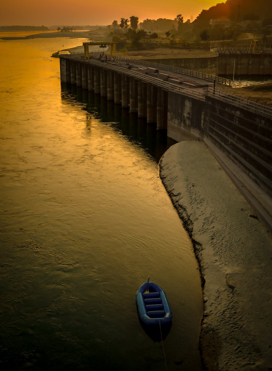 elev8208's tweet image. Still learning about Nepal, light, color, framing, photography and the fujufilm x100vi #PhotoOfTheDay