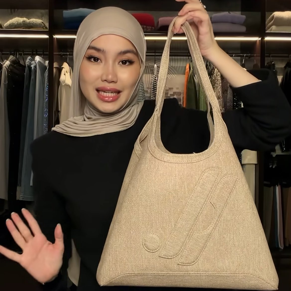 ruparipi_'s tweet image. 2in1 tote bag, like the one Sashfir uses — perfect for daily wear