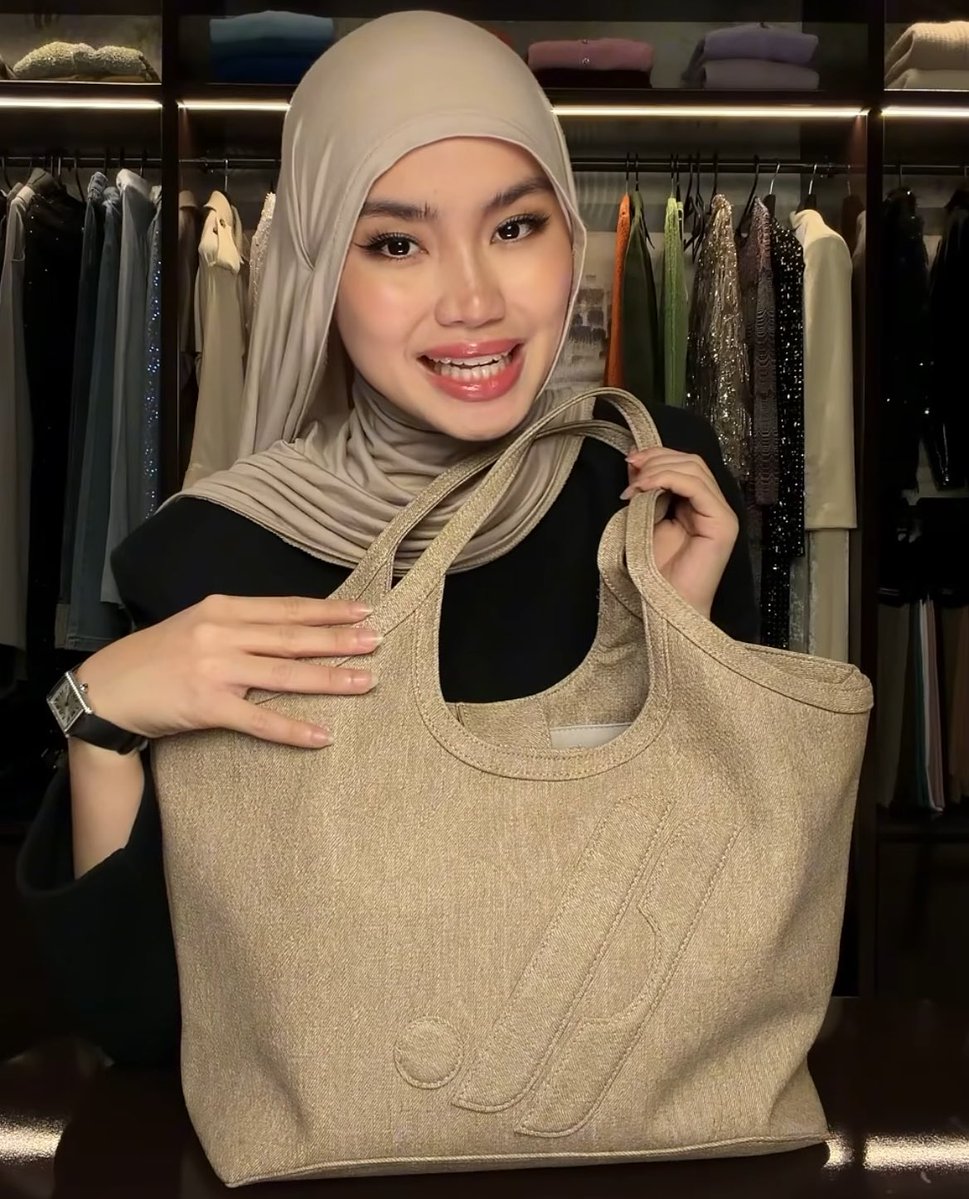 ruparipi_'s tweet image. 2in1 tote bag, like the one Sashfir uses — perfect for daily wear