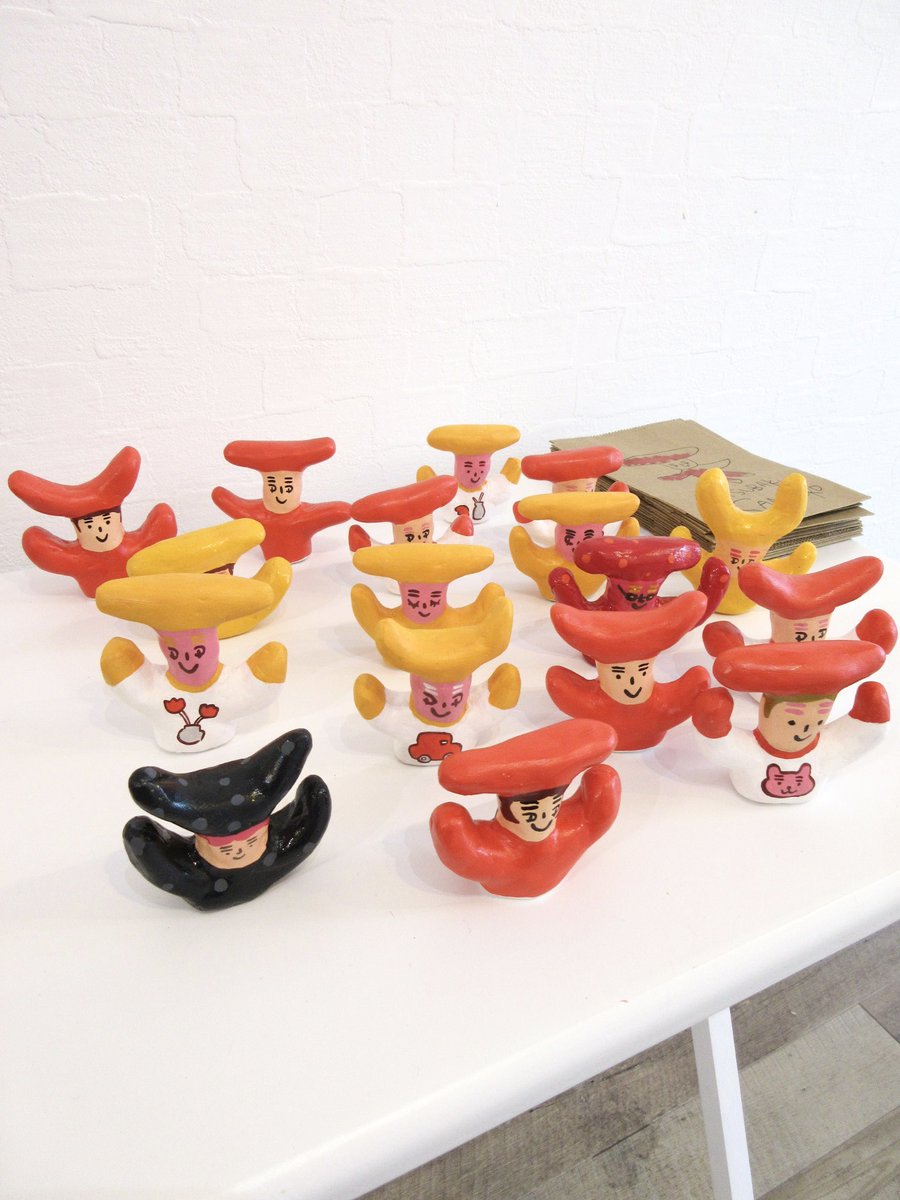 betweengallery's tweet image. 【明日までの開催】

椿三四郎 個展
 『ひまつぶし』

混沌と平和が混ざり合った独特の世界。
絵本原画やキャンバス作品も展示中！

皆さまのご来場をお待ちしています✨

#betweengallery #井の頭公園 #吉祥寺