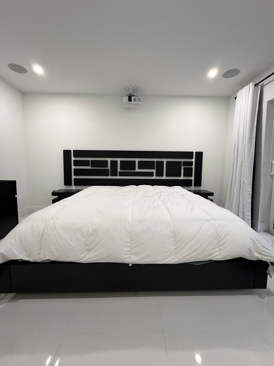 InfinityCupr's tweet photo. Custom Aluminum headboard powder coated black https://t.co/52hjQvrgZD