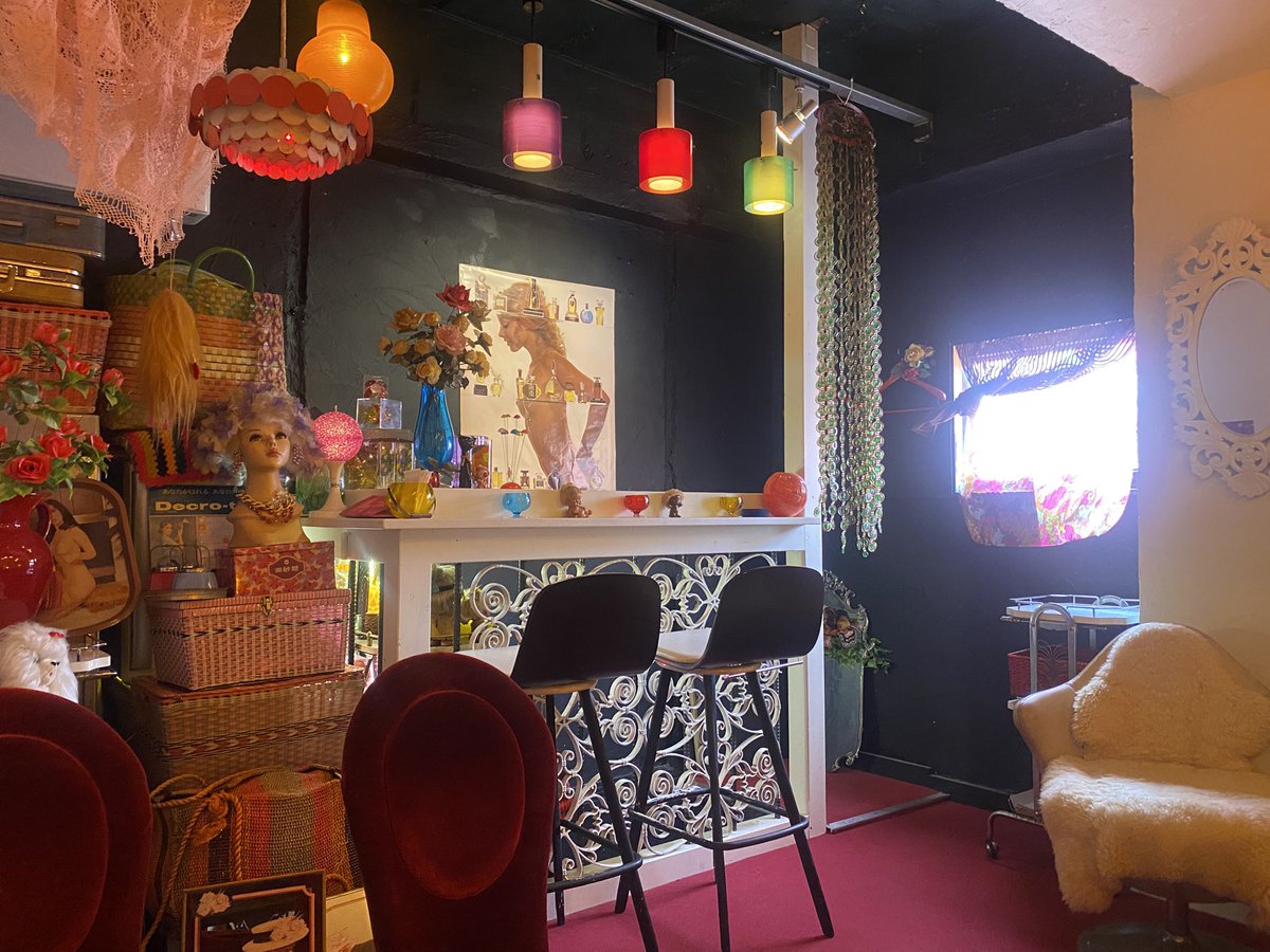 喫茶ニューコンコルドオープンしましたー
小さいながらも窓のおかげでちゃんとお昼間感出てる
プレオープンなので目下メニューは最小限です
しかし試作用に材料は色々あるので随時増えるかもです