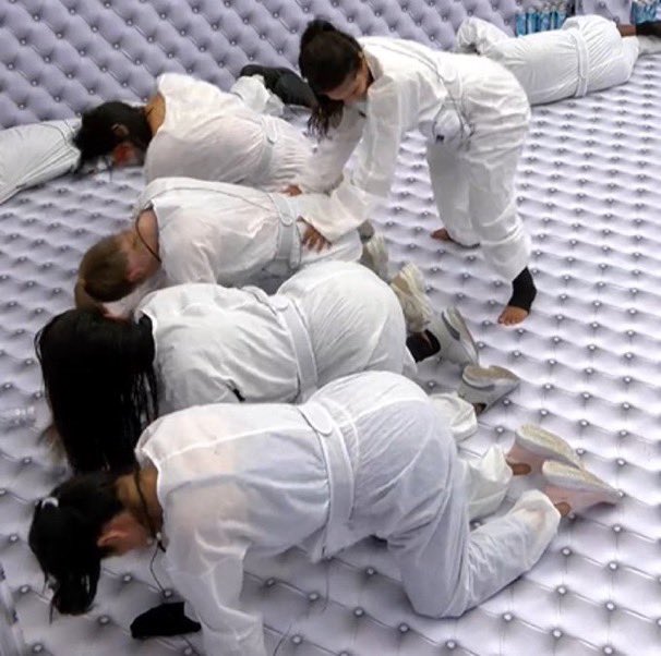 SeriesBrasil's tweet image. Aguentariam? Os participantes do Quarto Branco ultrapassam 50 horas sem tomar banho. #BBB26