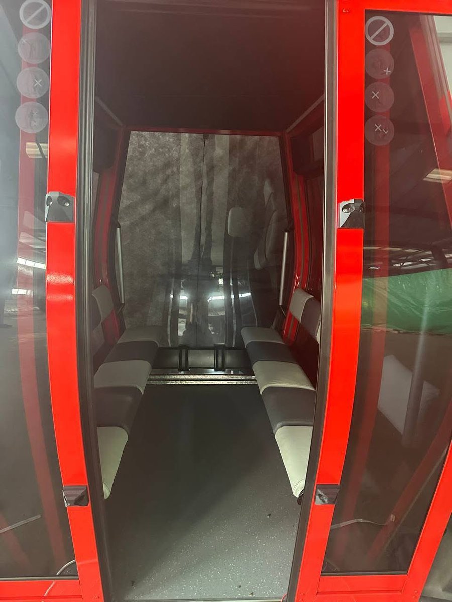 Идэр есийн жавар тачигнасан үед энэ бол зүгээр л явдаг хөлдөөгч. Хэдхэн онгойж нээгдэж хаагдаад цан цохиод хаалга нь сийгээд эхлэнэ дээ. 
Дээр нь утаа дээшээ хөөрдөг учраас мөнгөө өгөөд, дүрэм журмын дагуу угаартана.