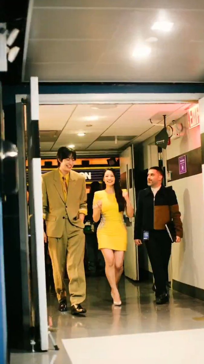 안효섭 덩치 오나벽💛
스탭분 눈빛 저슽 라잌 미😳
#ahnhyoseop