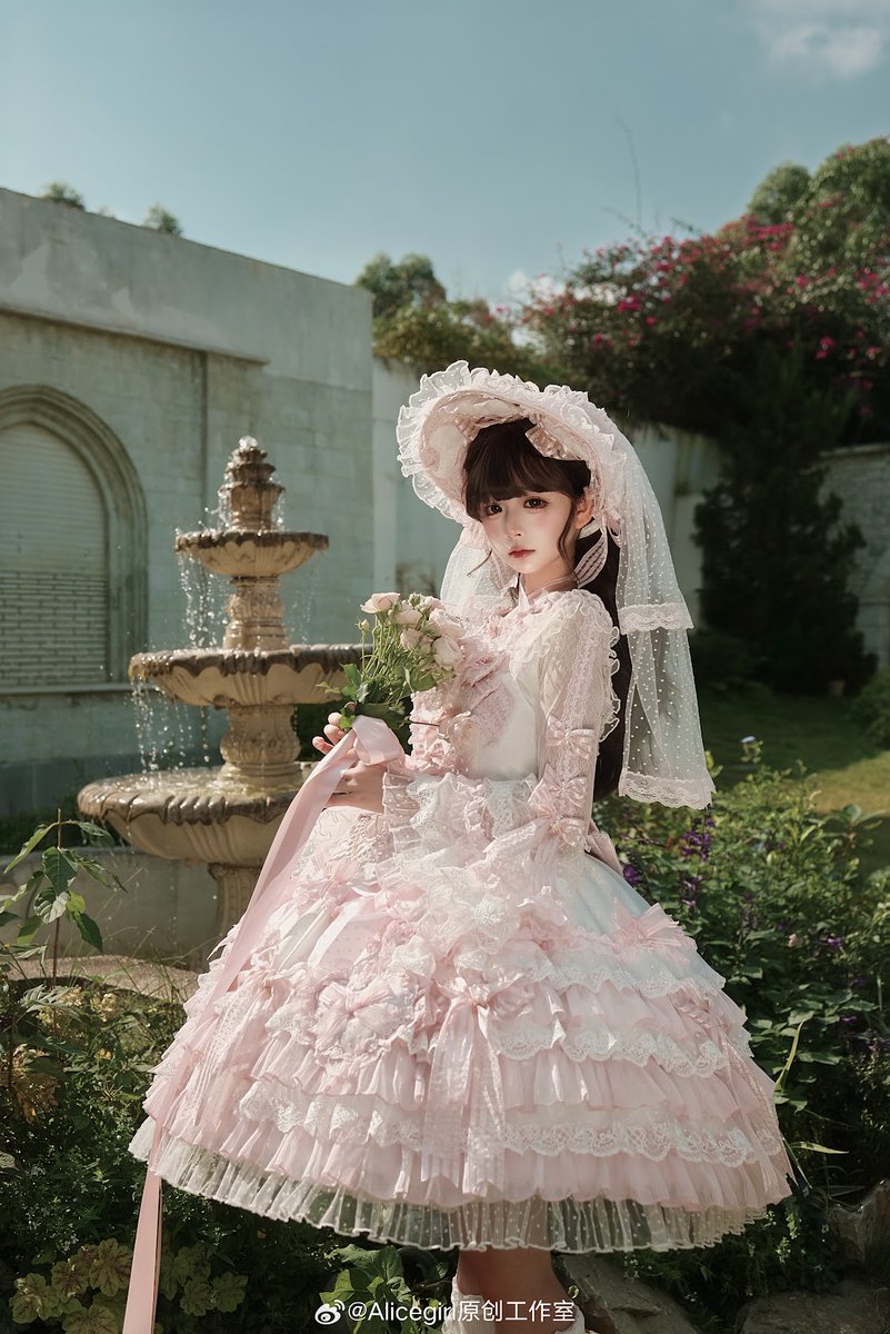 愛をかたちにしたフリルとリボンで綴る、ロマンティックなクラシカル