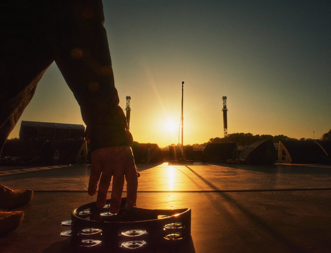 singer so iconic you dont have to see his face to know who he is