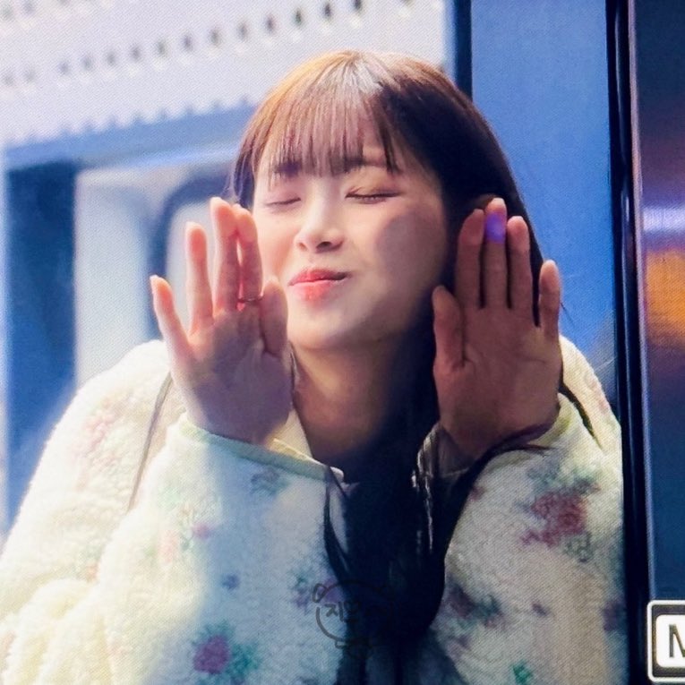 chuu_Ivr's tweet image. fuck😭😭😭😭😭😭