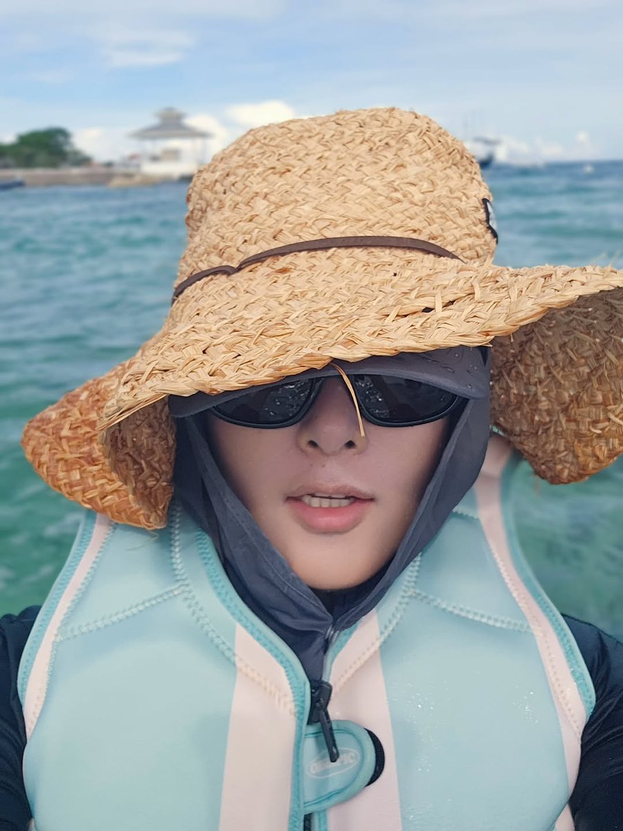 inquirerdotnet's tweet image. HOPE YOU ENJOYED CEBU, WOOKIE! 🇵🇭

LOOK: Super Junior’s Ryeowook shares photos from his Cebu vacation, where he enjoyed fun activities and indulged in Filipino delicacy, lechon.

“I ❤️ Cebu,” his caption reads. | 📷: Ryeowook/Instagram

For more K-pop stories, visit…