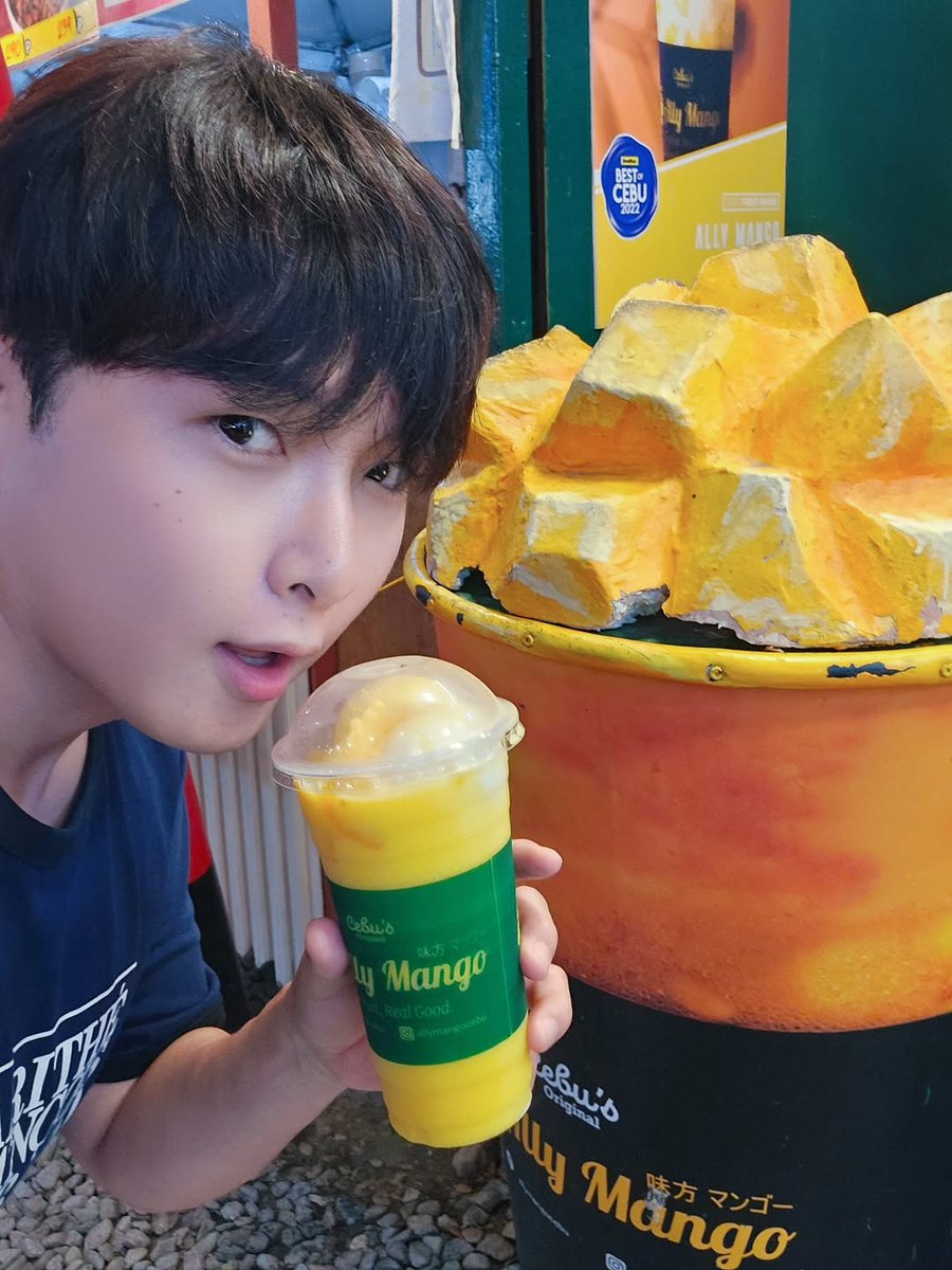 inquirerdotnet's tweet image. HOPE YOU ENJOYED CEBU, WOOKIE! 🇵🇭

LOOK: Super Junior’s Ryeowook shares photos from his Cebu vacation, where he enjoyed fun activities and indulged in Filipino delicacy, lechon.

“I ❤️ Cebu,” his caption reads. | 📷: Ryeowook/Instagram

For more K-pop stories, visit…