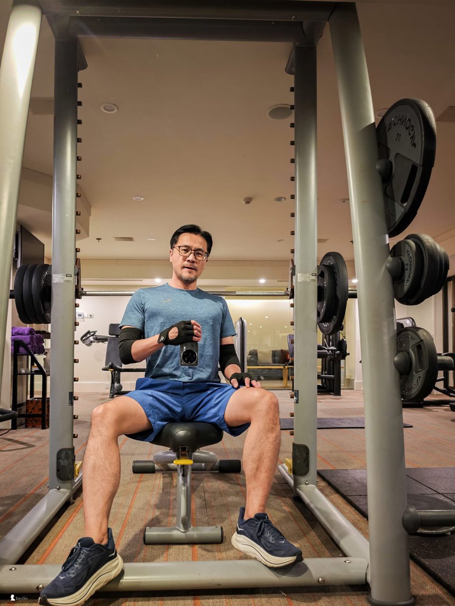 可以穿緊身一點的褲子嗎？我想看屌形！