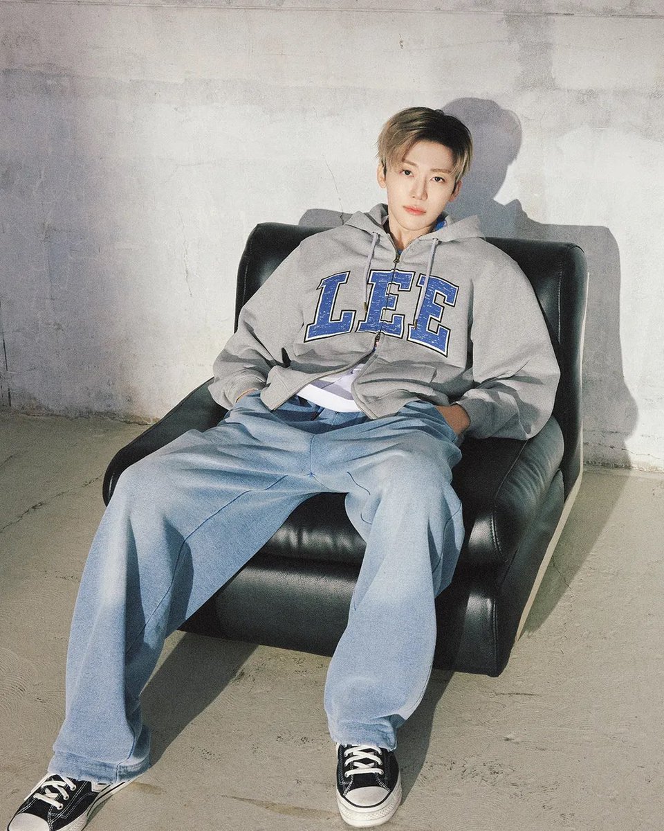 sundaeinfeb's tweet image. จะนั่งพื้นทำไมครับ ตักก็ยังว่าง