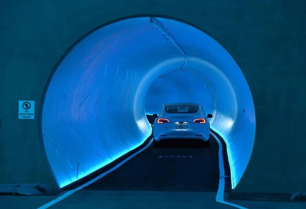 ObserverDotAI's tweet image. The Boring Company is set to open the first section of its Nashville high-speed underground loop. 

This electric vehicle-based transit system promises to connect downtown with the airport in under eight minutes. 

Musk’s vision for urban mobility focuses on zero-emission,…