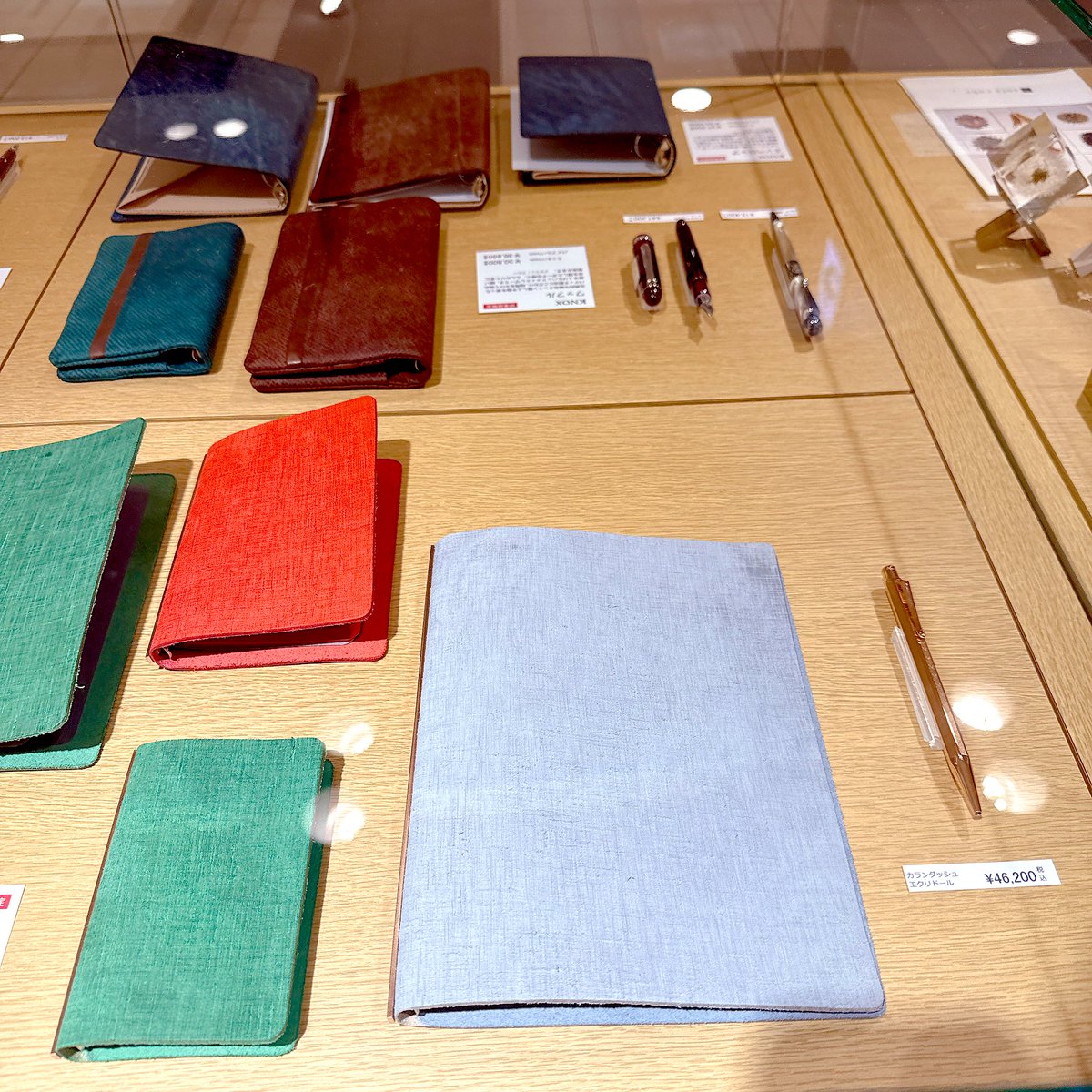 finks09's tweet image. 梅田のシステムサロン限定の伊東屋さんテンペスティ、ワッフル諸々あるんですが...