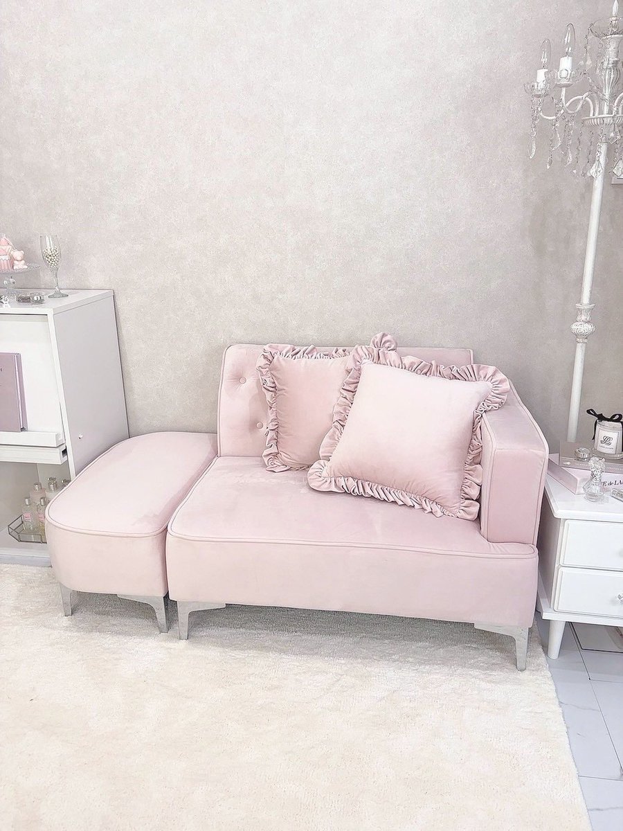 お部屋を垢抜けさせた自慢のインテリア𓂃🎀𓈒 𓂂𓏸
ホワイト×ピンクで統一感だしてみた！